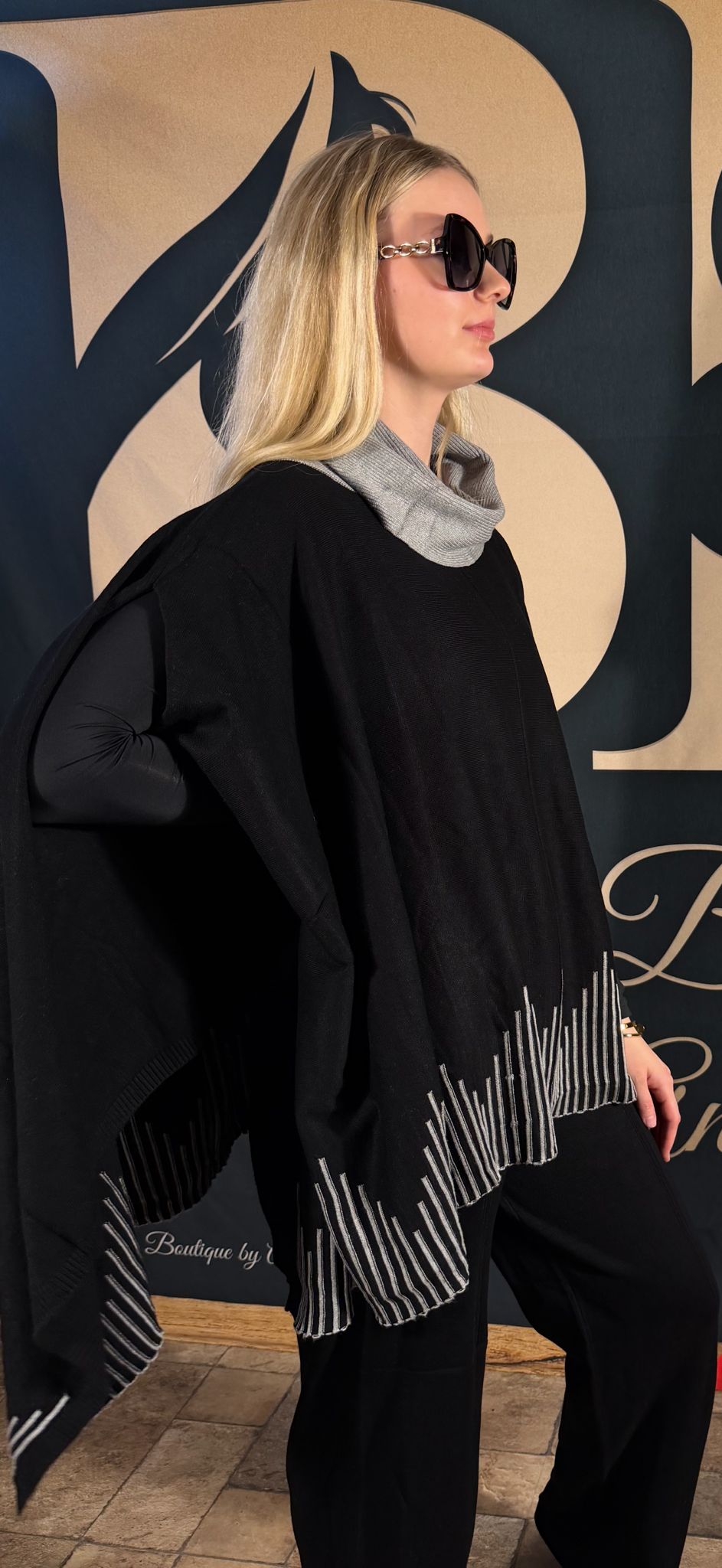 Elegant Pants & Shawl Wrap Set – Model 10